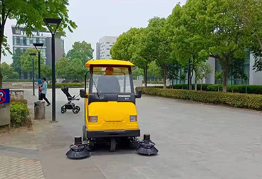 上海正泰科沁苑中型电动扫地车MN-E800W案例