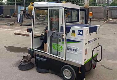 上海蓝云环境科技有限公司封闭式电动扫地车MN-E800FB案例