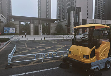 广东省清远市清城区时代花城中型扫地车MN-E800W案例