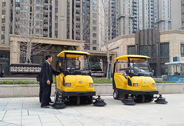 中建大公馆中型驾驶式扫地车MN-E800W案例