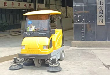 连云港前进混凝土有限公司中型扫地车MN-E800W案例